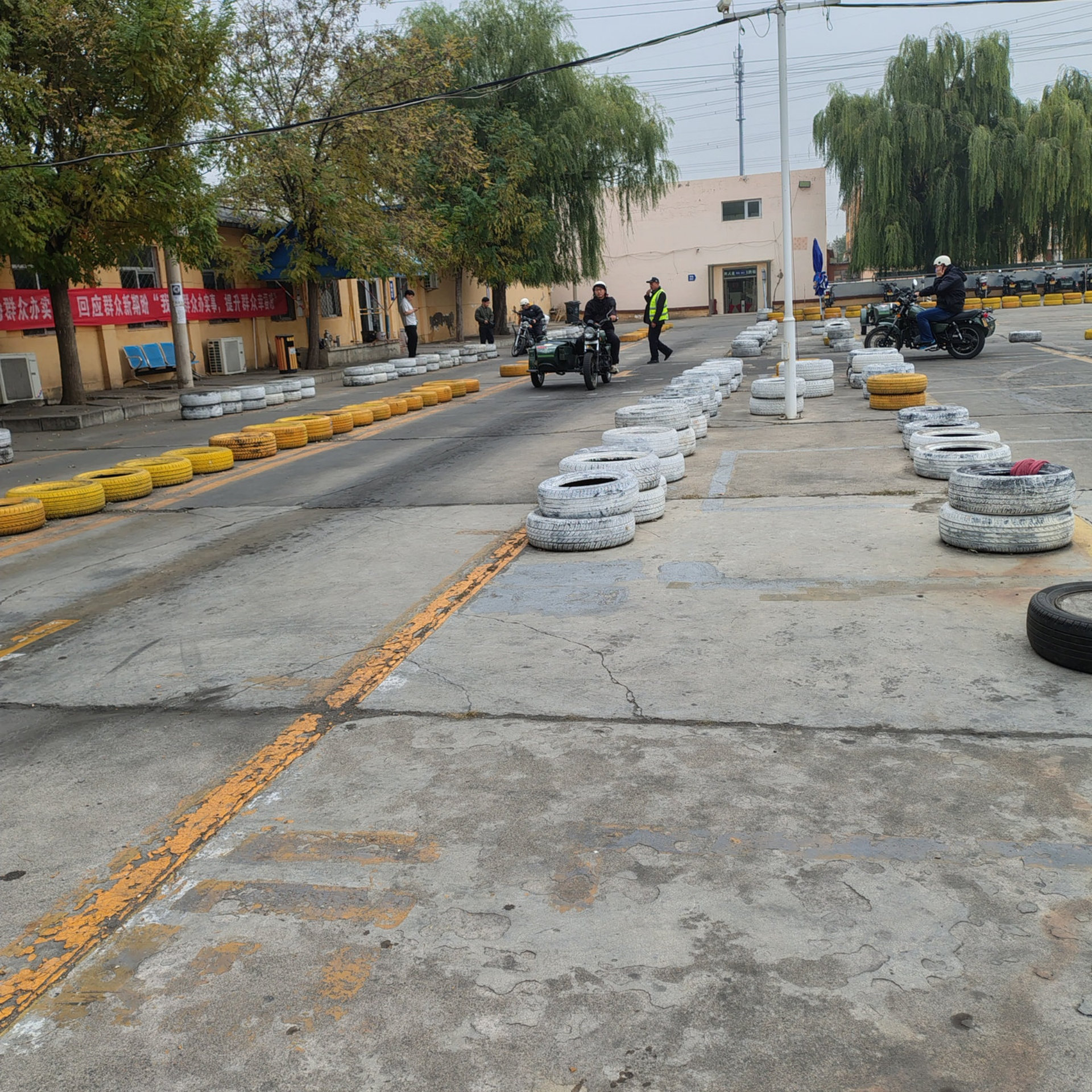 两轮摩托E照通常班训练场景