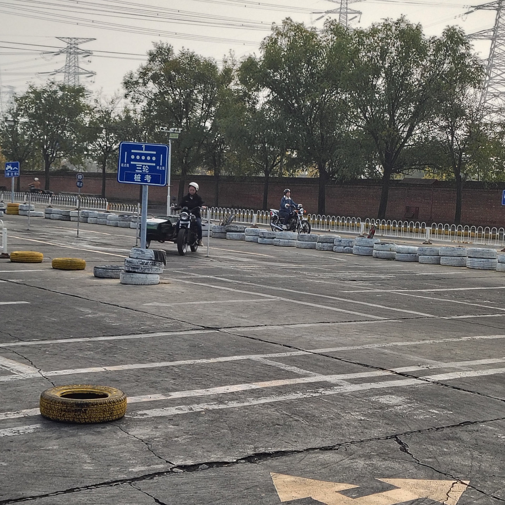 两轮摩托E照通常班训练场景