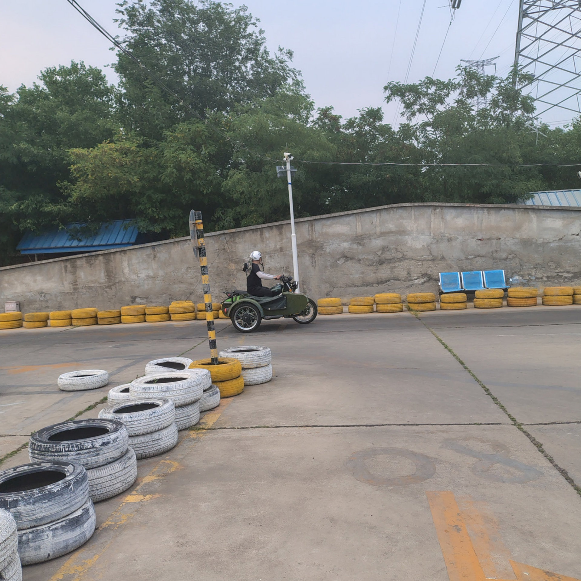 两轮摩托E照通常班训练场景