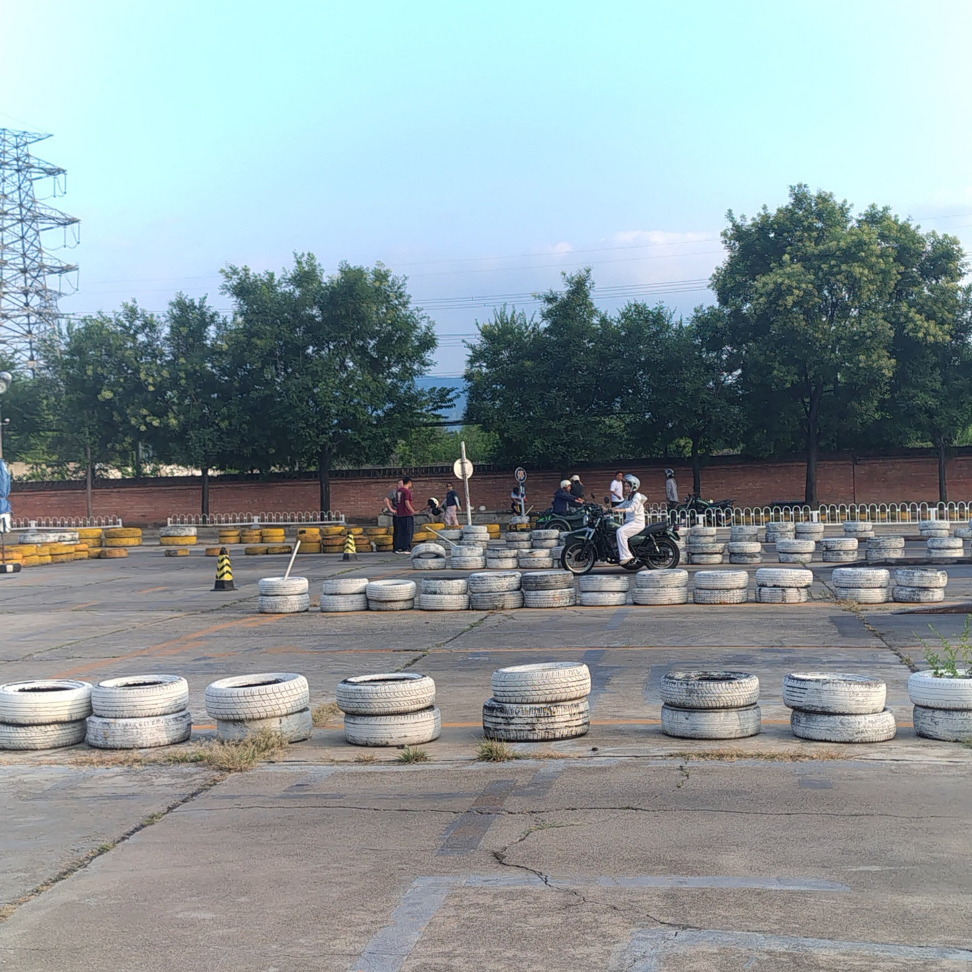 两轮摩托E照通常班训练场景
