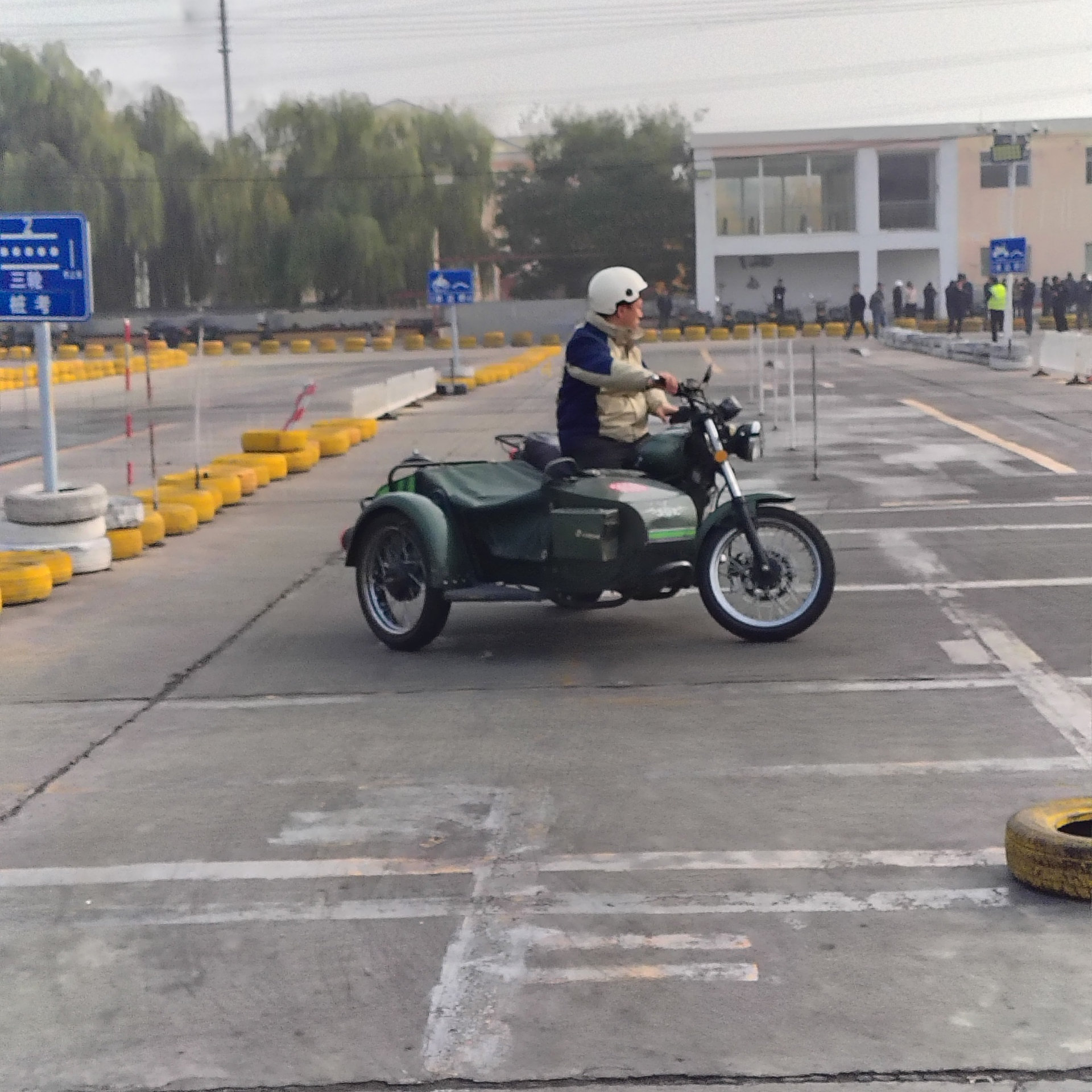两轮摩托E照通常班训练场景