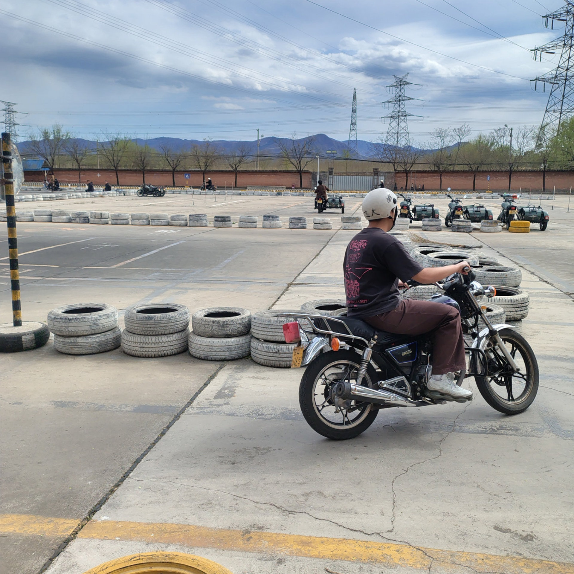 两轮摩托E照通常班训练场景