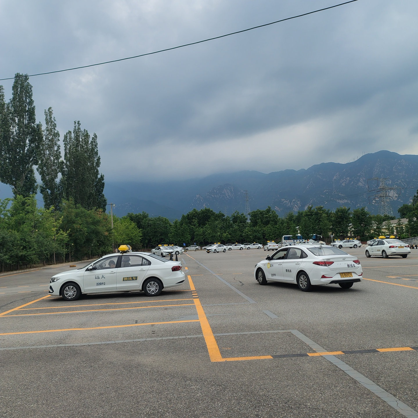 远大驾校汽车训练场景