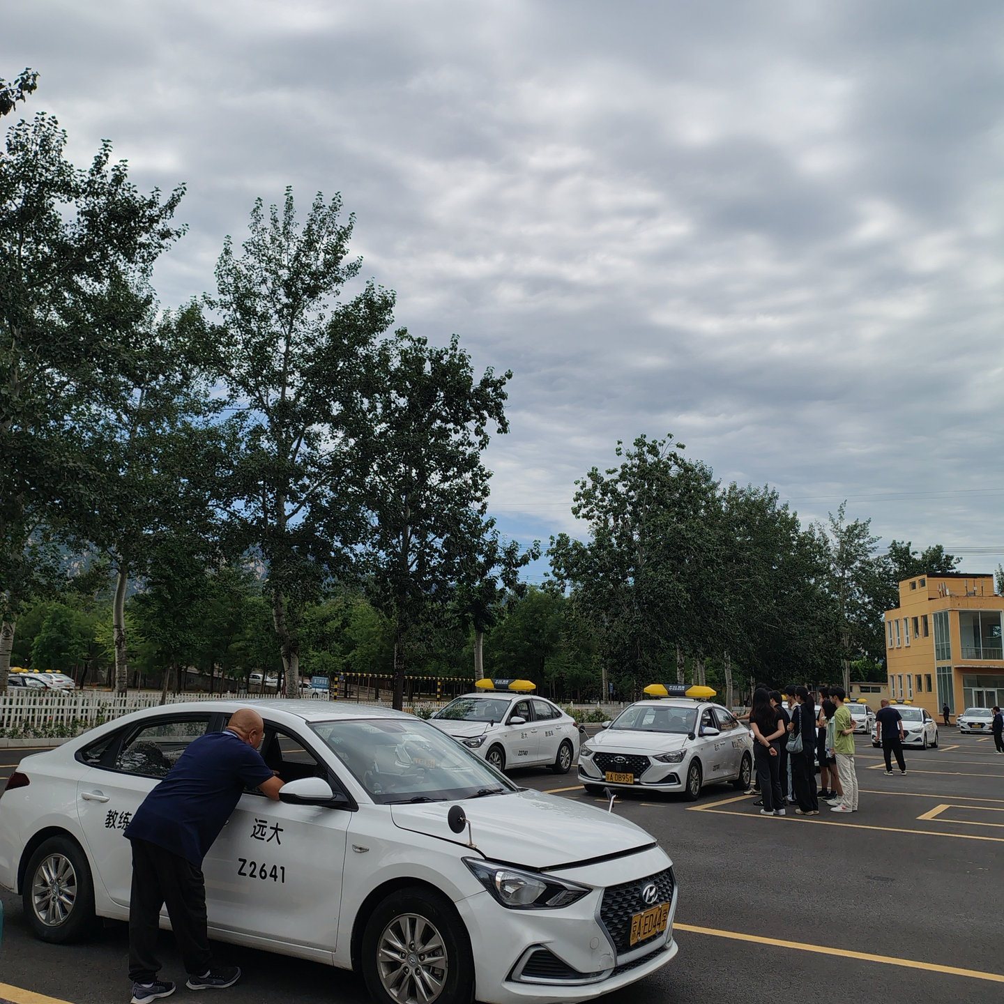 远大驾校汽车训练场景