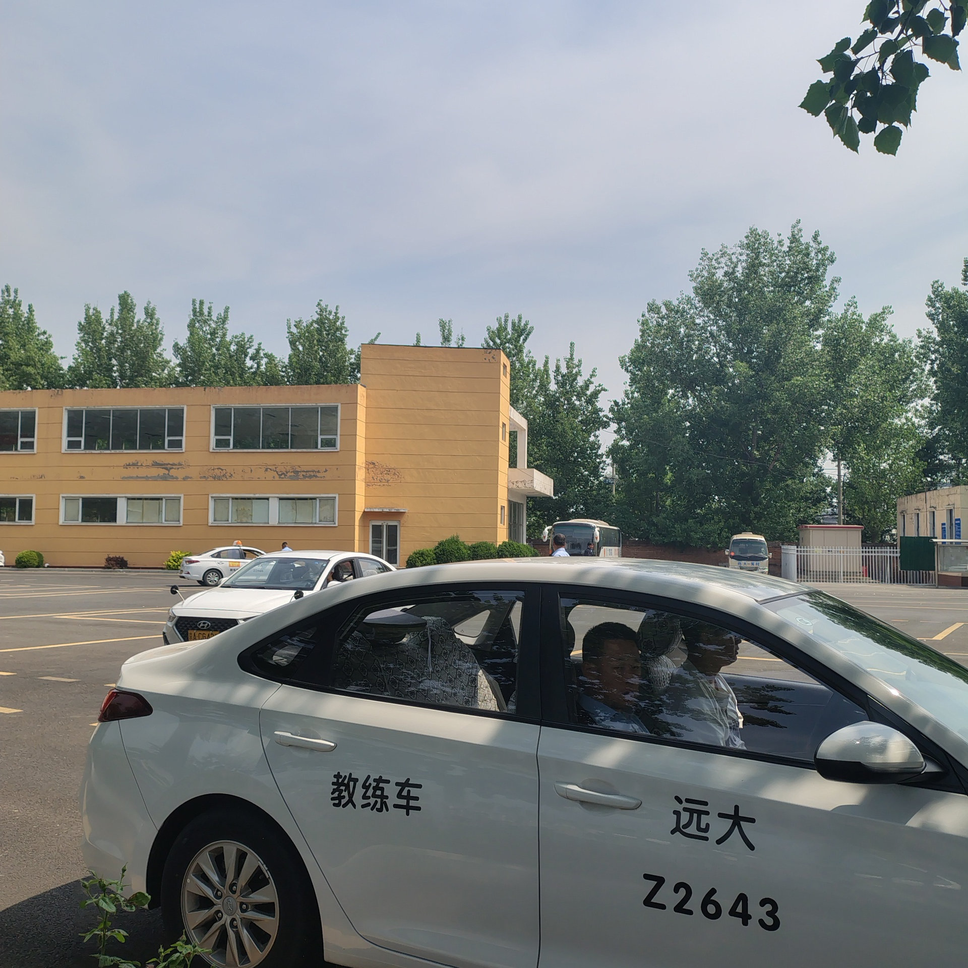 远大驾校汽车训练场景