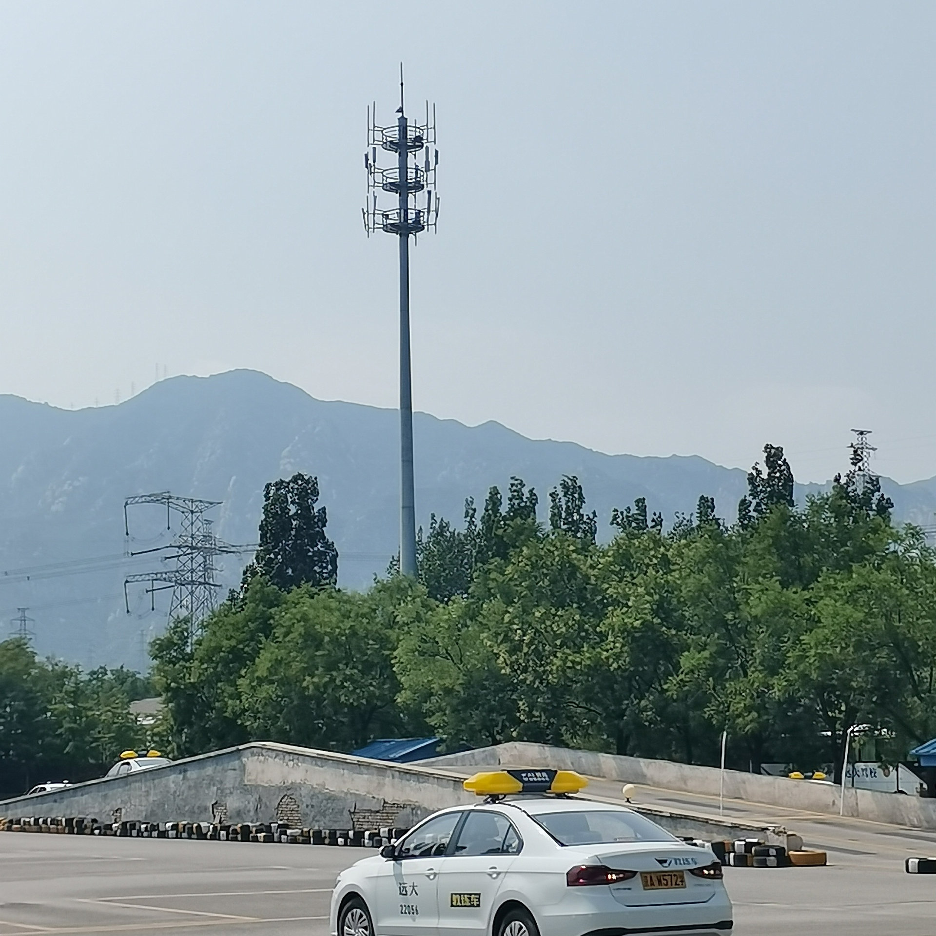 远大驾校汽车训练场景