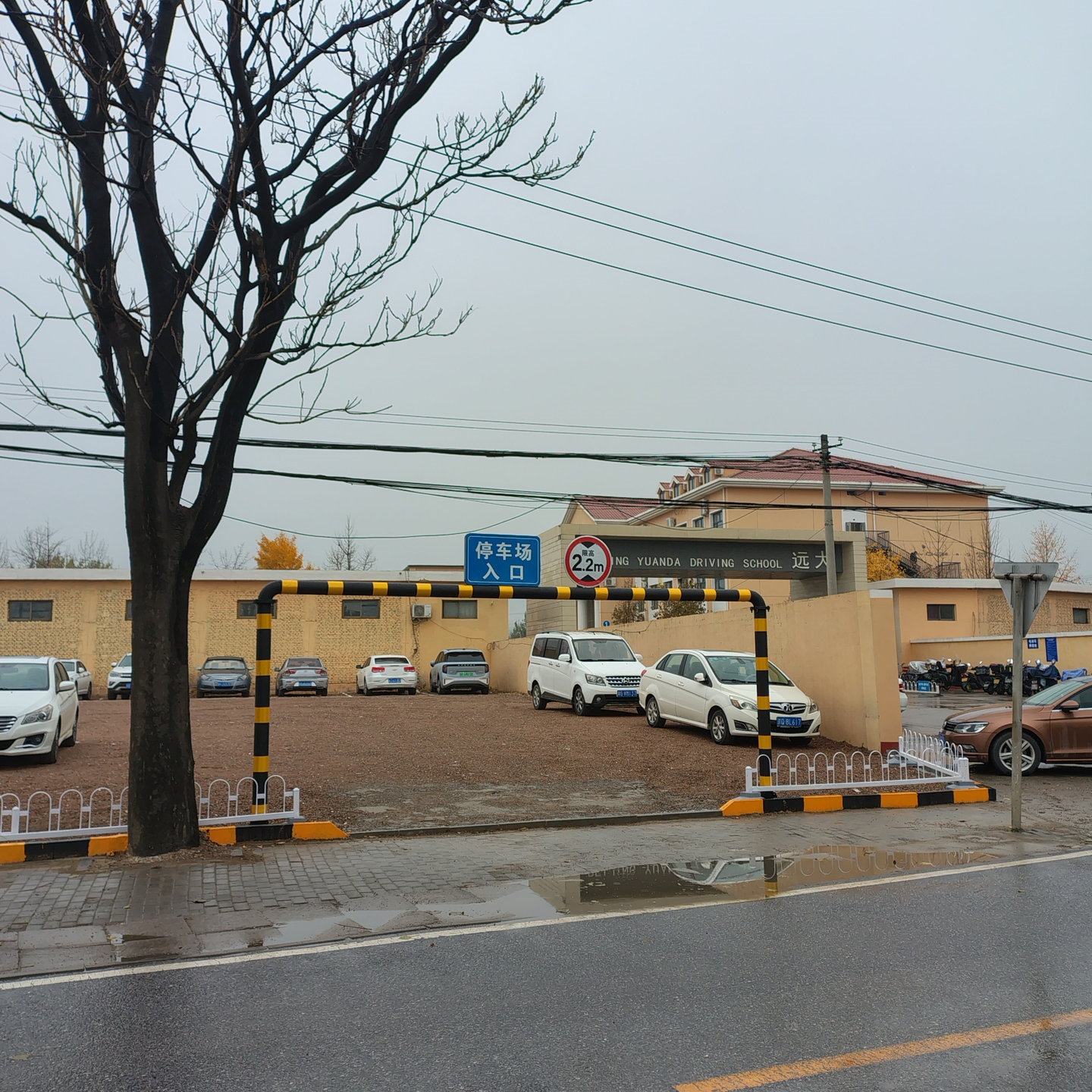 远大驾校汽车训练场景