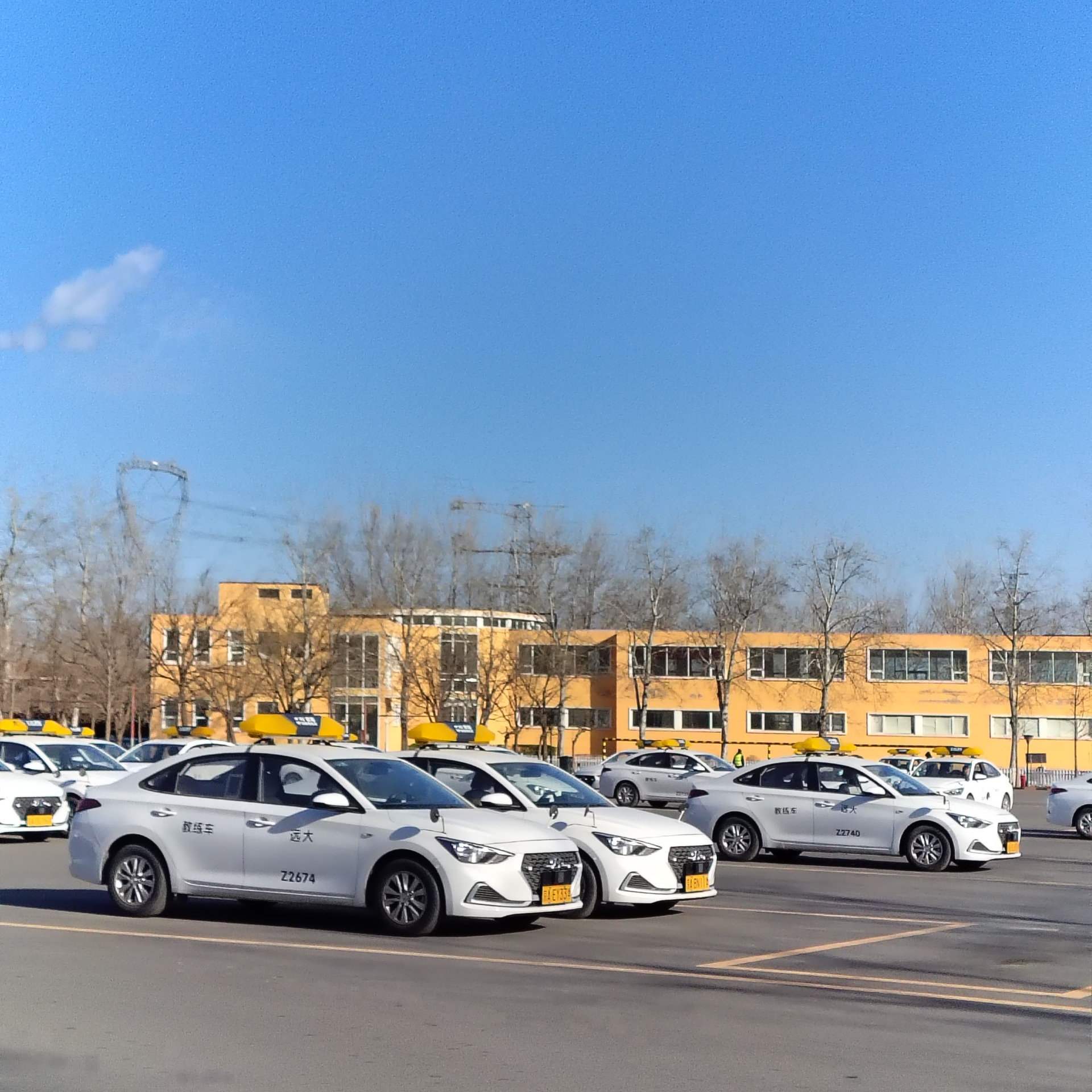远大驾校汽车训练场景