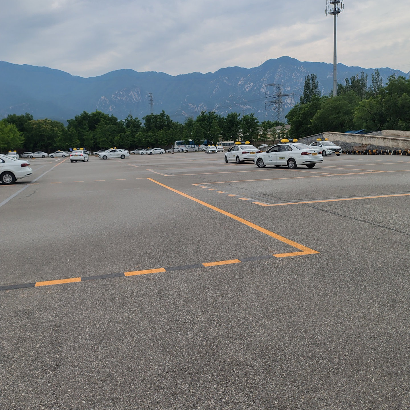 远大驾校汽车训练场景