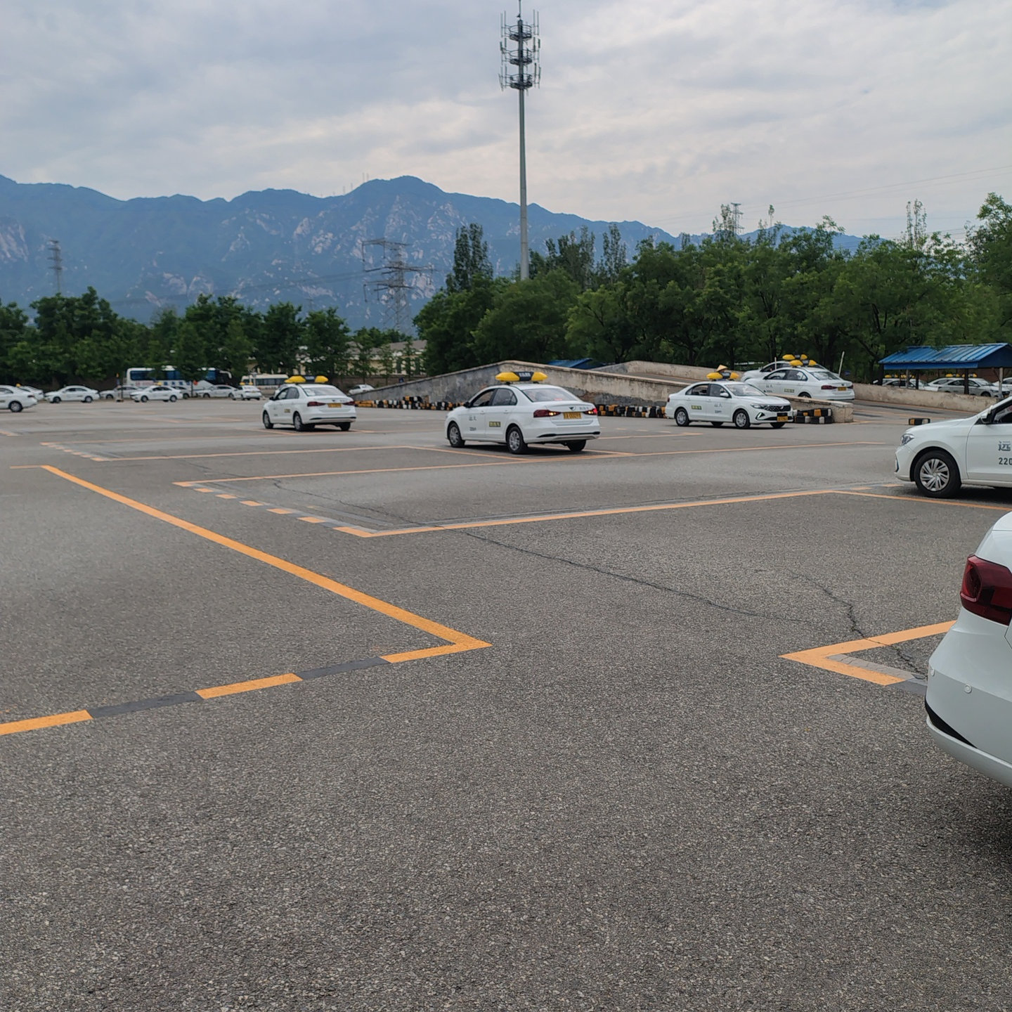 远大驾校汽车训练场景