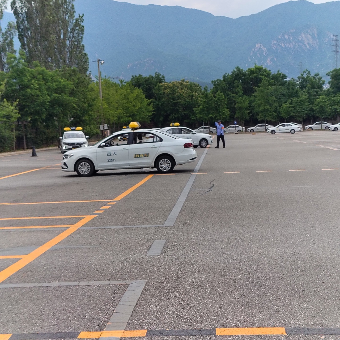 远大驾校汽车训练场景
